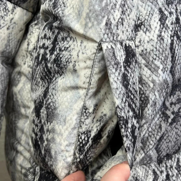 VINCE CAMUTO Demure Snakeskin Print Puffer Jacket Medium NWT! - Picture 4 of 11